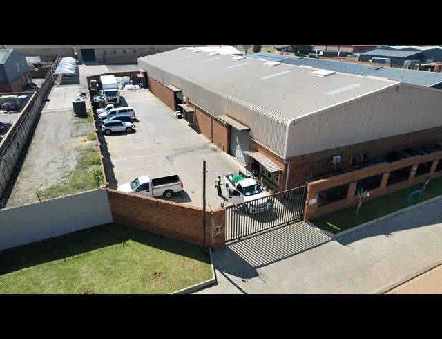 1,300M² WAREHOUSE TO LET IN ALRODE SOUTH